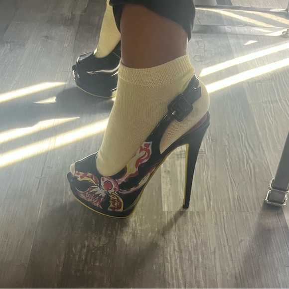 Used pair of Ed Hardy peep toe heels - Picture 4 of 7